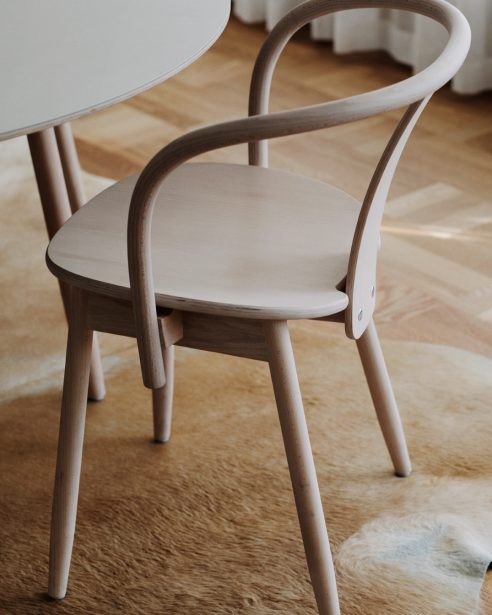 Icha Table and Chair